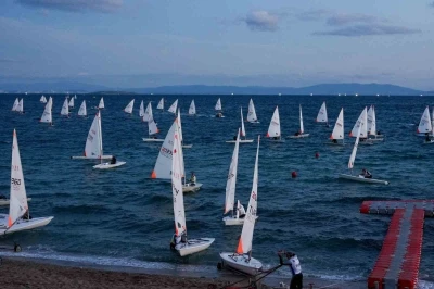 Yelkenliler Didim&rsquo;de yarışmaya başladı
