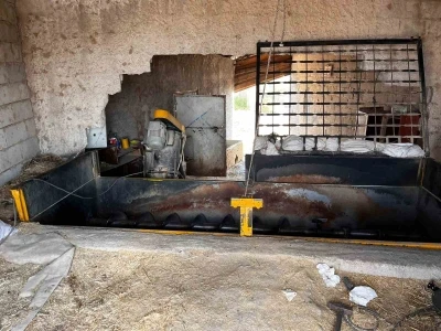 Yem karma tankına düşen işçi yaralandı
