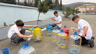 Yemek artıkları sokak hayvanları i&ccedil;in mamaya d&ouml;n&uuml;ş&uuml;yor

