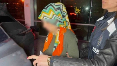 Yeni doğan bebeğini &ccedil;&ouml;pe atan kadın ifadesini değiştirdi: Savcılıkta "Canlı doğdu", mahkemede "&Ouml;l&uuml; doğdu" dedi

