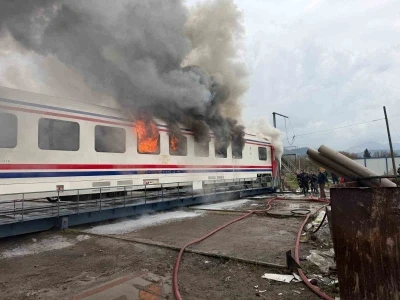 Yeni &uuml;retilen vagon alev alev yandı
