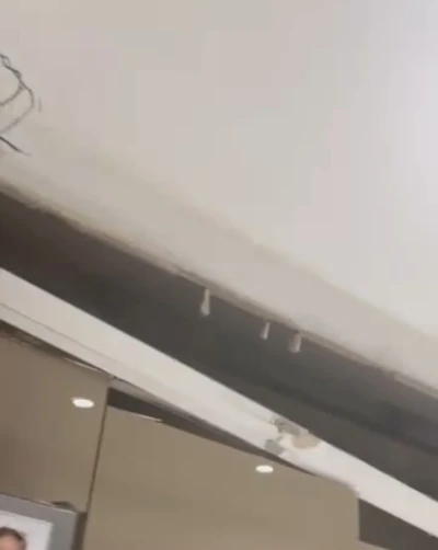 Yeni yapılan binada tavan &ccedil;&ouml;kt&uuml;: O anlar kamerada
