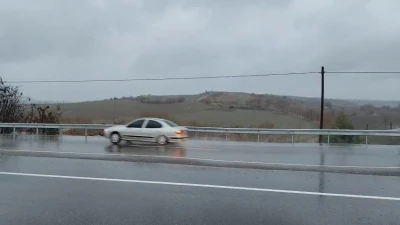 Yeni yapılan yolda yaşanan &ccedil;&ouml;kme kazalara daveti &ccedil;ıkarıyor
