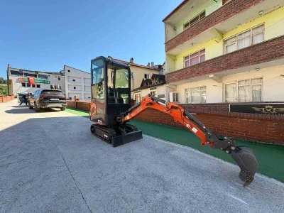 Yenice Belediyesinin ara&ccedil; filosuna mini ekskavat&ouml;r desteği
