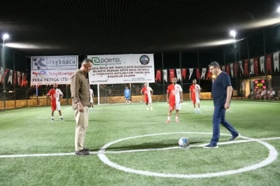 Yenipazar&rsquo;da Mahmut &Ouml;z Halı Saha Turnuvası başladı
