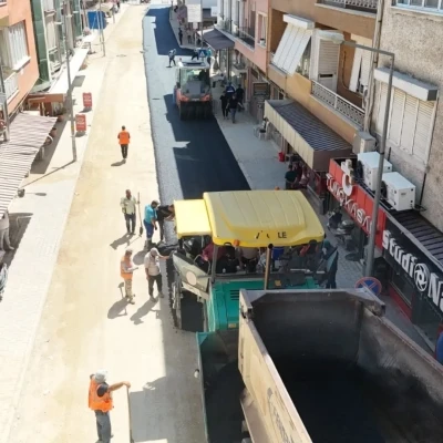 Yenipazar&rsquo;da sıcak asfalt &ccedil;alışmaları hız kesmiyor
