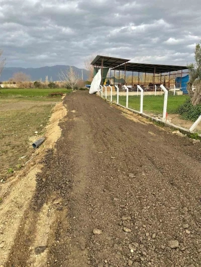 Yenipazar&rsquo;da tarla, bah&ccedil;e ve ahır yolları yenileniyor
