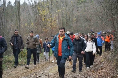 Yenişehir&rsquo;de doğa y&uuml;r&uuml;y&uuml;ş&uuml; ile gen&ccedil;ler stres attı
