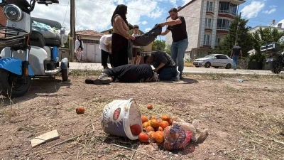 Yerde yatan yaralı kadına mont ile g&ouml;lgelik yaptılar
