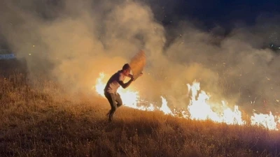 Yerleşim yeri yakınında çıkan anız yangını paniğe neden oldu
