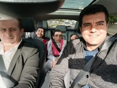 Yerli ve milli otomobile binmek isteyen üç engelli kardeşin isteği karşılıksız kalmadı
