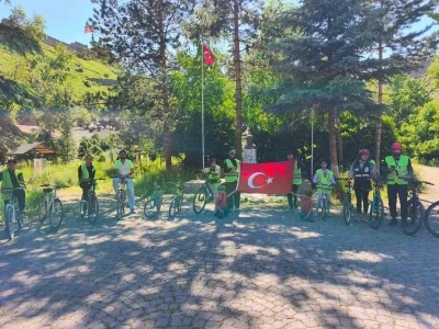 Yeşilay Kars Şubesi&rsquo;nden 13. Geleneksel Bisiklet Turu: Sağlıklı yaşam i&ccedil;in pedallar &ccedil;evrildi
