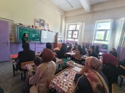 Yeşilay Kars Şubesi&rsquo;nden velilere bağımlılıkla m&uuml;cadele eğitimi
