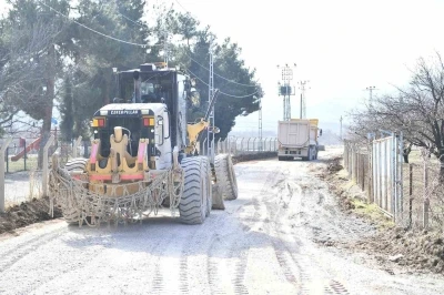 Yeşilyurt Belediyesi, G&ouml;rg&uuml; Mahallesi&rsquo;nde yol &ccedil;alışmalarını hızlandırdı
