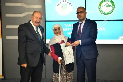 Yeşilyurt Belediyesi’nden ihtiyaç sahibi yaşlılara tansiyon aleti desteği
