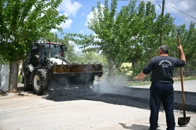 Yeşilyurt Belediyesi, Tops&ouml;ğ&uuml;t Mahallesi&rsquo;nin yollarını yeniliyor
