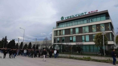 Yeşilyurt Demir-&Ccedil;elik iş&ccedil;ilerinden yapılan zamma y&uuml;r&uuml;y&uuml;şl&uuml; protesto

