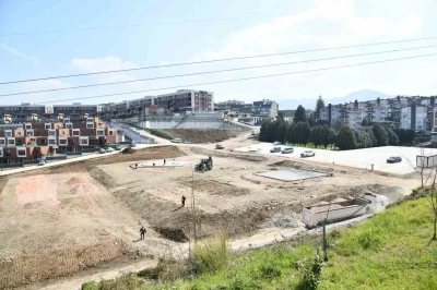 Yeşilyurt Millet Bah&ccedil;esi&rsquo;nde &ccedil;alışmalar s&uuml;r&uuml;yor
