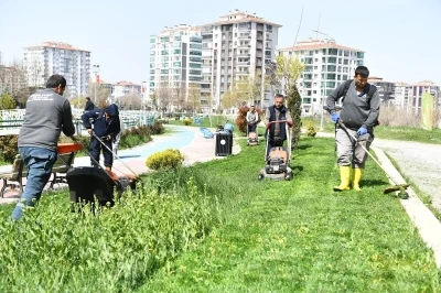 Yeşilyurt&rsquo;ta park ve yeşil alanlarda bakım ve onarım &ccedil;alışması
