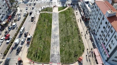 Yıkılan işhanı alanında &ccedil;evre d&uuml;zenlemesi tamamlandı
