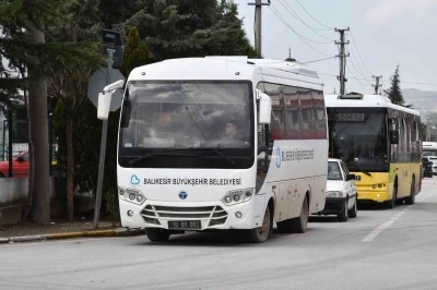 Yıkılan k&ouml;pr&uuml; i&ccedil;in B&uuml;y&uuml;kşehirden vatandaşa ulaşım kolaylığı
