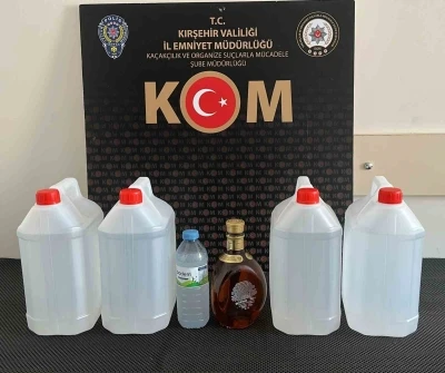 Yılbaşı &ouml;ncesi ka&ccedil;ak alkol operasyonu: 20 litre etil alkol ele ge&ccedil;irildi
