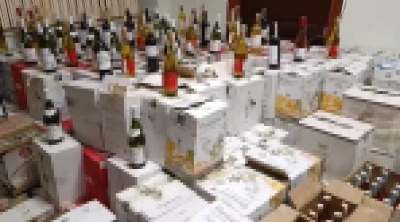 Yılbaşı &ouml;ncesi ka&ccedil;ak i&ccedil;ki operasyonu: 2 bin şişe ele ge&ccedil;irildi, 1 g&ouml;zaltı
