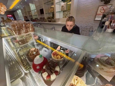 Yılbaşına &ouml;zel hazırlanan 40 pastaya altın gizlediler
