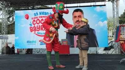 Yıldırım&rsquo;da &ccedil;ocukların bayramı ş&ouml;lene d&ouml;n&uuml;şt&uuml;
