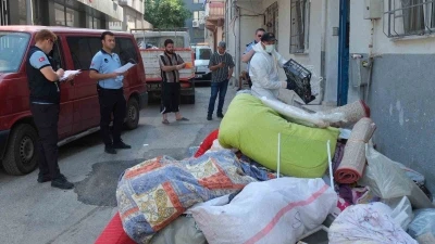 Yıldırım&rsquo;da &ccedil;&ouml;p ev temizlendi, 5 ton &ccedil;&ouml;p &ccedil;ıktı

