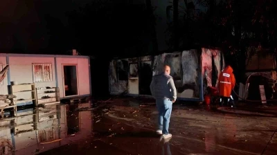 Yıldırım yangına sebep oldu konteyner küle döndü
