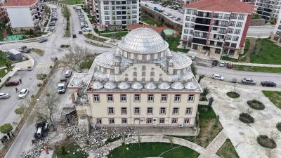 Yıldırımın minaresini yıktığı cami havadan g&ouml;r&uuml;nt&uuml;lendi
