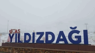 Yıldız Dağı Kayak Merkezi’ne mevsimin ilk karı düştü
