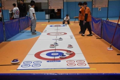 Yıldız Erkekler Floor Curling&rsquo;de Osmank&ouml;y Ortaokulu birinci oldu
