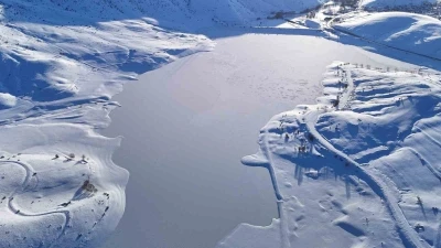 Yıldız G&ouml;leti tamamen dondu, ortaya kartpostallık g&ouml;r&uuml;nt&uuml;ler &ccedil;ıktı
