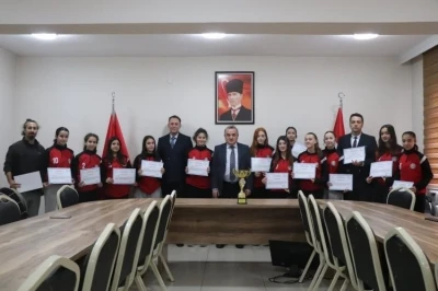 Yıldız Kızlar Voleybol İl Birincisi şampiyonu oldular
