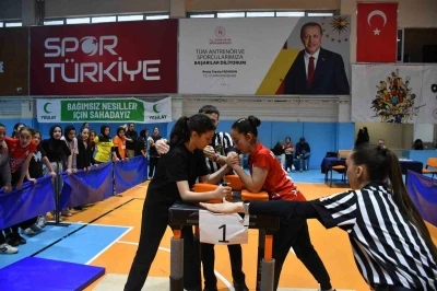 Yıldızlar bilek g&uuml;reşi m&uuml;sabakaları sona erdi
