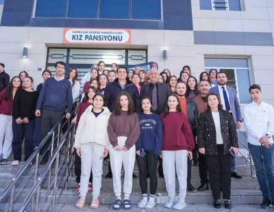 Yılmaz, gen&ccedil;lerle iftar sofrasında buluştu
