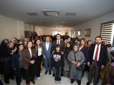 Yılmaz Karşıyaka&rsquo;da kadınlarla buluştu
