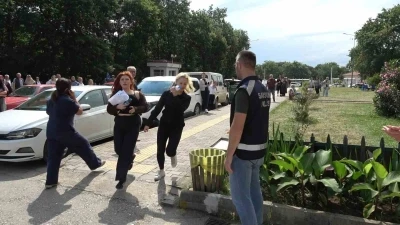 YKS&rsquo;de son dakika yarışı: Kimi saniyelerle yetişti, kimi kapıda kaldı
