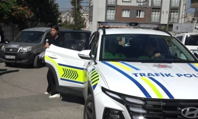 YKS&rsquo;ye ge&ccedil; kalıyordu, trafik polisleri yetiştirdi
