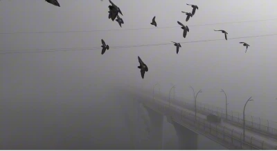 Yoğun sisten kaybolan yapılar dronla g&ouml;r&uuml;nt&uuml;lendi

