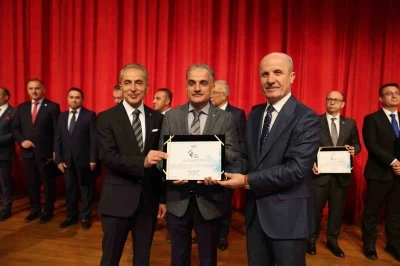 Y&Ouml;K&rsquo;ten Sakarya &Uuml;niversitesi&rsquo;ne "Spor Dostu Kamp&uuml;s" &ouml;d&uuml;l&uuml;
