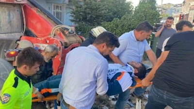 Yokuşta aşağı inerken kontrolden çıkan iş makinesi dehşet saçtı: 2’si çocuk 4 yaralı
