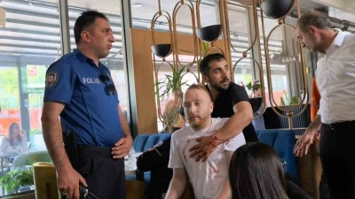 Yol kavgasında kan aktı: 1&rsquo;i ağır 4 kişi bı&ccedil;akla, 1 polis memuru arbede sonucu yaralandı
