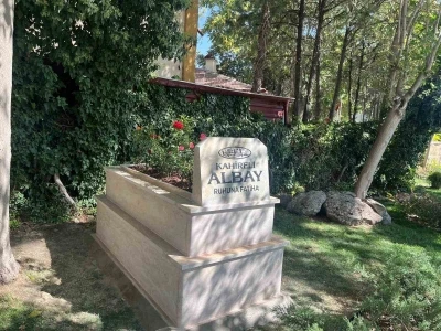 Yol ortasındaki mezar yeni yerine taşındı
