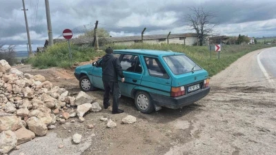 Yol yapalım derken mahalleliyi &lsquo;hapsettiler&rsquo;
