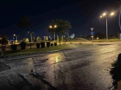 Yola akan su tehlike oluşturuyor
