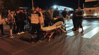 Yola aniden fırlayan yayaya motosiklet çarptı 1 yaralı
