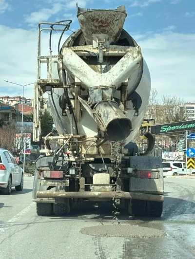 Yola beton d&ouml;ken mikser s&uuml;r&uuml;c&uuml;s&uuml;ne 839 bin lira ceza
